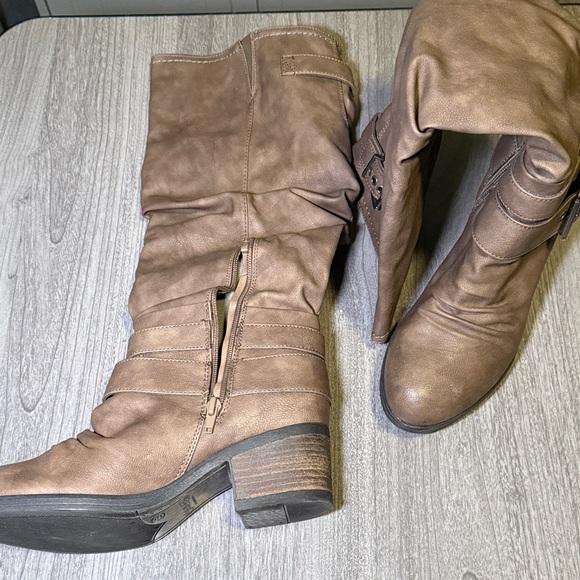 Carlos by Carlos Santana Tan Heeled Boots - Picture 5 of 5